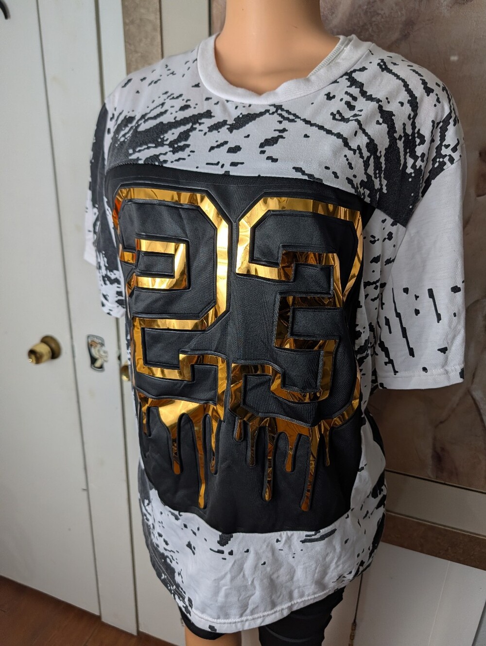 Phat Farm "King 23" black and white splatter graphic t-shirt Size L